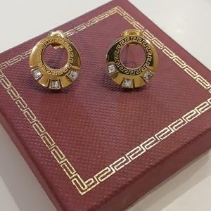 Steel Time golden earrings.
